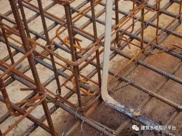 工地臨時電接地現(xiàn)場的做法_8 工地臨時電接地現(xiàn)場的做法_8